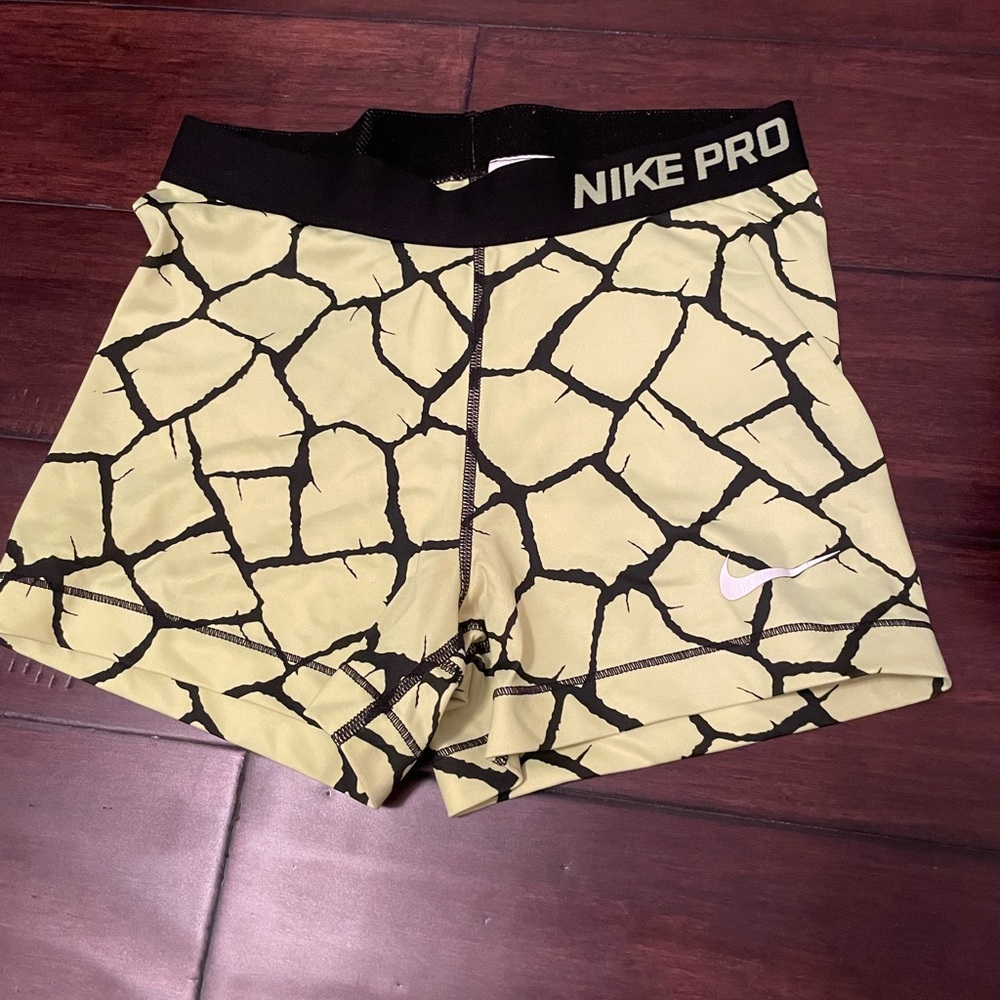 Nike Pro